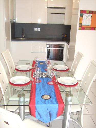 Dapur atau dapur kecil di Appartement CarcaLuxe