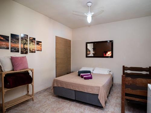 a bedroom with a bed and a ceiling fan at Pousada Confraria Casa Branca in Casa Branca