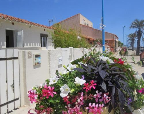 Photo de la galerie de l'établissement Villa individuelle accès direct plage et commerces 6AVMED11, à Sainte-Marie-Plage