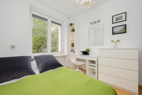 Krevet ili kreveti u jedinici u okviru objekta Sunny Apartment in the Heart of Warsaw by Renters