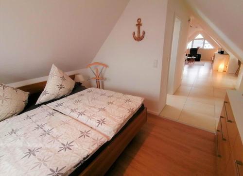 a bedroom with a bed with a cross on the wall at Ferienwohnung Grachtenhimmel in Greetsiel