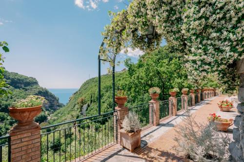 a walkway with potted plants on a fence at Villa Sant'Alfonso in Scala