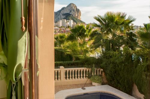 a view of a resort with a mountain in the background at La AMISTAD Apartamento en Chalet con piscina compartida in Calpe