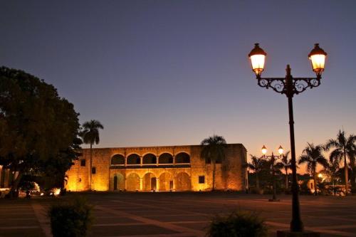 a building with a street light in front of it at Hotel Discovery in Santo Domingo