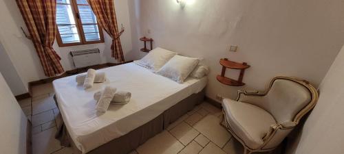 Postel nebo postele na pokoji v ubytování La Sarrazine - Suites - La Garde Freinet, Var