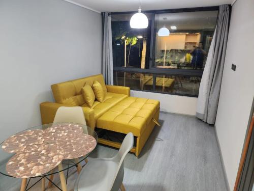 Zona de estar de DEPARTAMENTO MODERNO Y COMODO CERCA A MOVISTAR ARENA Y FANTASILANDIA