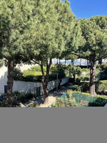 STUDIO CABINE 4 PERSONNES AVEC TERRASSE ET PLACE DE PARKING PRIVATIVE