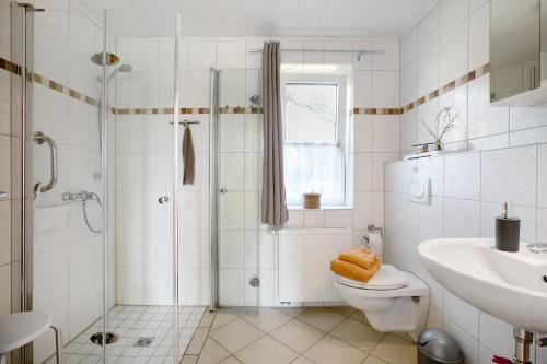 Bilik mandi di Ferienhaus Krüger