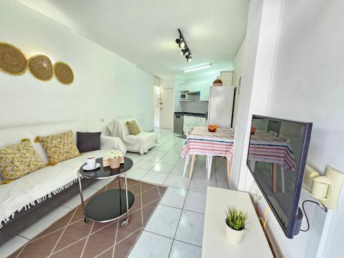 OCEAN SYMPHONY APARTMENT WITH TERRACE, Los Cristianos, Tenerife