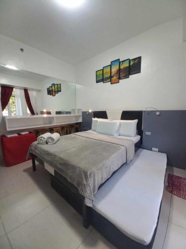 a bedroom with a large bed in a room at Beach condos at Pico de Loro Cove - Wi-Fi & Netflix, 42-50''TVs with Cignal cable, Uratex beds & pillows, equipped kitchen, balcony, parking - guest registration fee is not included in Nasugbu
