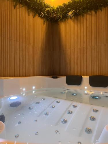 Gallery image of La jacuzz’home in Tourcoing