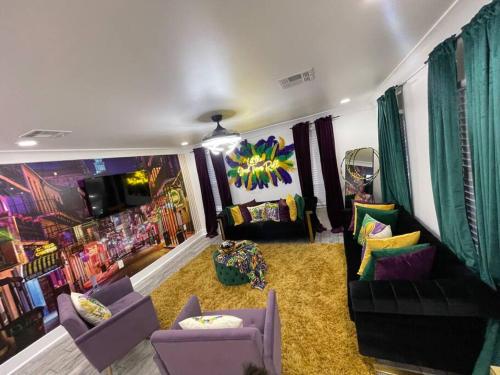 Gallery image of MardiGras Modern 4bedrm Home Wi-Fi free parking in New Orleans