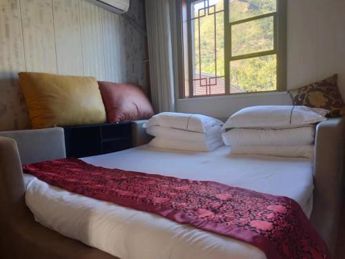 Postel nebo postele na pokoji v ubytování Tianjin Huangyaguan Great Wall Home Hotel