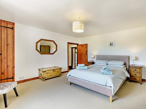 a bedroom with a large bed and a mirror at 2 bed in Dartmoor National Park WAYTO in Ashbury