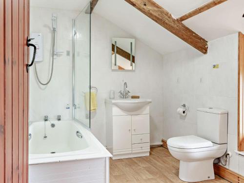 a bathroom with a tub and a toilet and a sink at 2 bed in Dartmoor National Park WAYTO in Ashbury