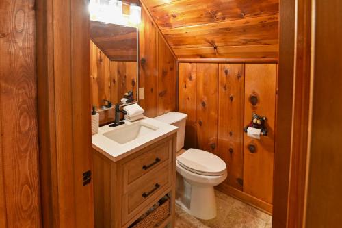 a bathroom with a toilet and a sink at Harris Lakeview Cabin in Bass Lake
