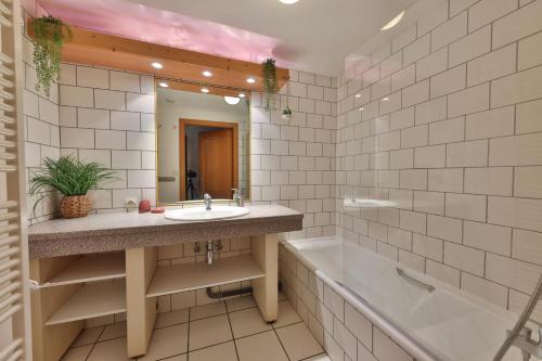 Kúpeľňa v ubytovaní Les appartements du Manoir des Sens