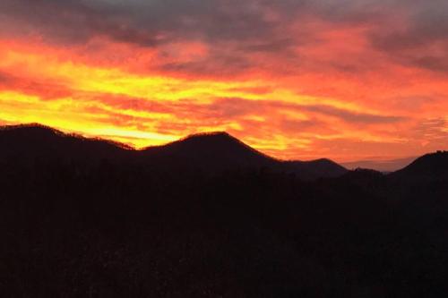 a sunset over a mountain range with the sky at Glimpse of Heaven in Sevierville
