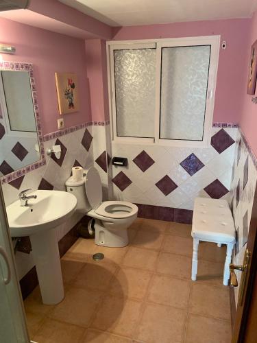 Vonios kambarys apgyvendinimo įstaigoje Closest room to Gibraltar Border
