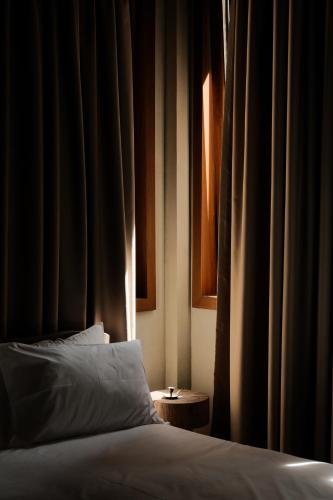 Ένα ή περισσότερα κρεβάτια σε δωμάτιο στο Faces & Places Boutique Hotel