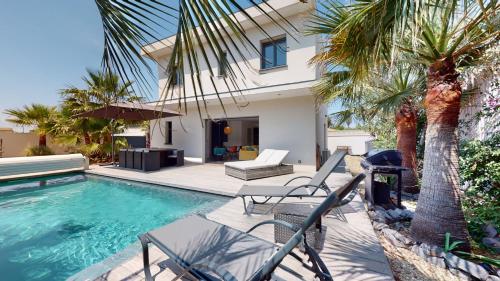 Villa avec piscine au sel à 50 mètres de la plage