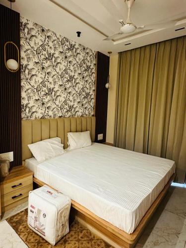 a bedroom with a bed and a wall with at SkyPort Villa in Jodhpur