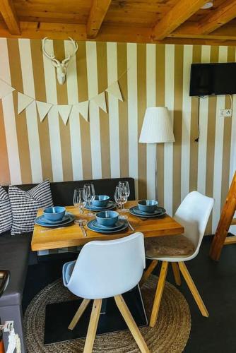 Un lugar para sentarse en Elke's Tiny House