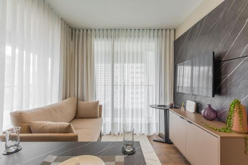 Μια τηλεόραση ή/και κέντρο ψυχαγωγίας στο Campos Sales by Xtay - Estúdio funcional e confortável a 25min do Teatro Positivo