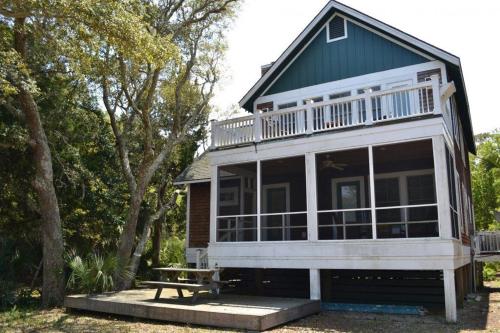 a house with a picnic table in front of it at Emmet Place in Southport