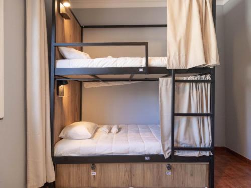 Ένα ή περισσότερα κρεβάτια σε δωμάτιο στο Akisol Hostel Idanha
