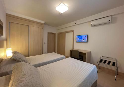 Un pat sau paturi într-o cameră la Apart-hotel Ribeirânia