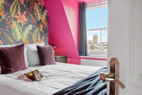 Voodi või voodid majutusasutuse Harbour House - Central Location with Free Parking toas