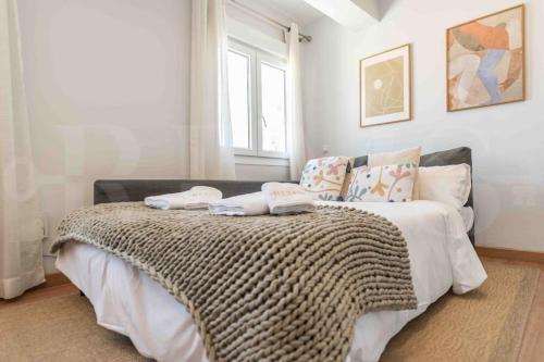 Commodious Apartment Near Center by REMS