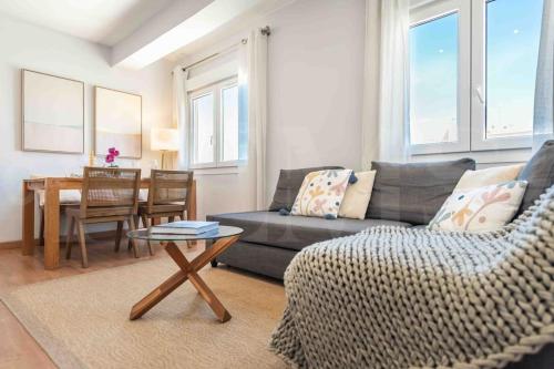 Commodious Apartment Near Center by REMS