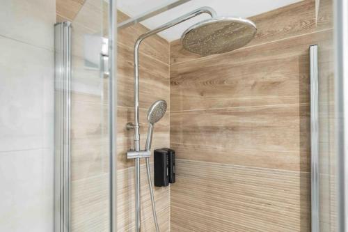 Commodious Apartment Near Center by REMS