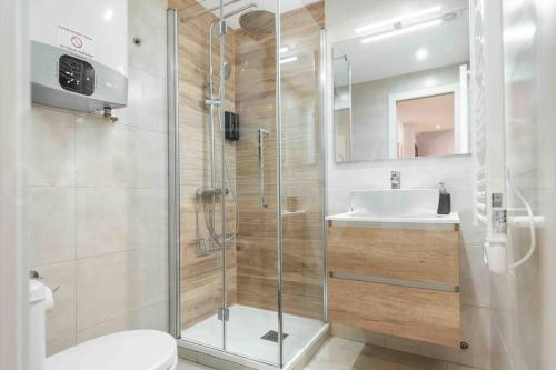 Commodious Apartment Near Center by REMS
