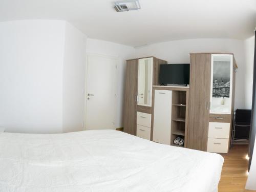 Ένα ή περισσότερα κρεβάτια σε δωμάτιο στο Apartmani Jastreb 2