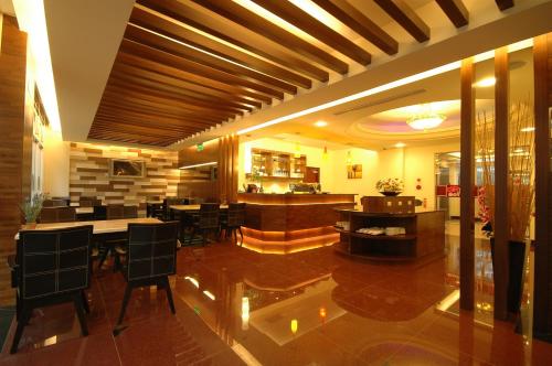 a dining room with tables and chairs in a building at I-Like Motel in Pingzhen