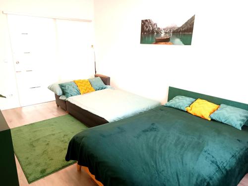 Ein Bett oder Betten in einem Zimmer der Unterkunft Family Apartment With kitchen Neunkirchen