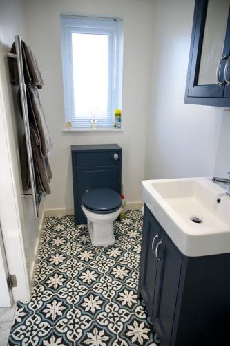 Bilik mandi di Criccieth- STUDIO GLAN ERIN BACH