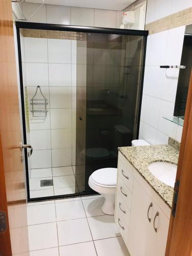 a bathroom with a shower with a toilet and a sink at OZPED Flats Particulares Edifício Life Resort in Brasilia