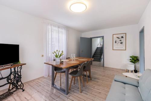 a living room with a table and a couch at Apartment Alb Glück 2 in Hechingen