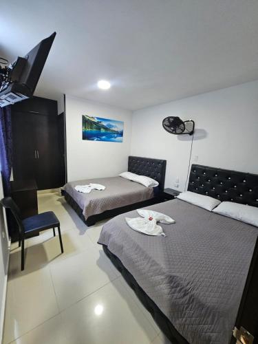 Postel nebo postele na pokoji v ubytování HOTEL BIG BEN MALAGA SANTANDER