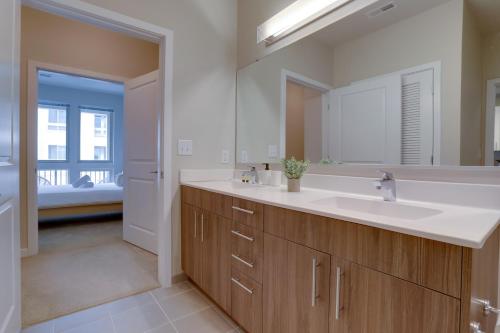 Ένα μπάνιο στο Quiet Apartment with Amazing Amenities @Alexandria