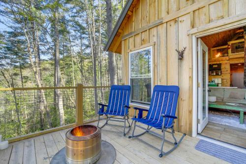 Lake ToxawayにあるSecluded Brevard Cabin with Private Waterfall!のギャラリーの写真