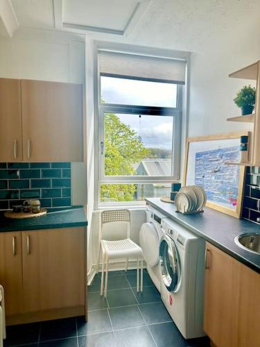 Dapur atau dapur kecil di Dumbarton cosy home, Loch Lomond