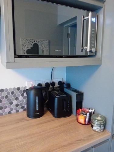 Kuchyň nebo kuchyňský kout v ubytování Compact one bed apartment near University of Limerick