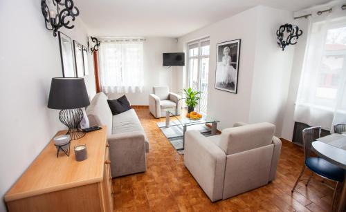 a living room with a couch and a table at Pokoje Przy Plaży in Mielno