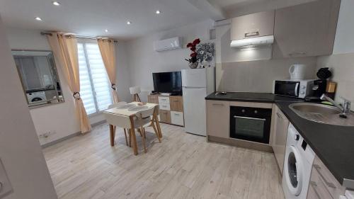 Studio lumineux avec parking proche Monaco, Nice, plage et gare