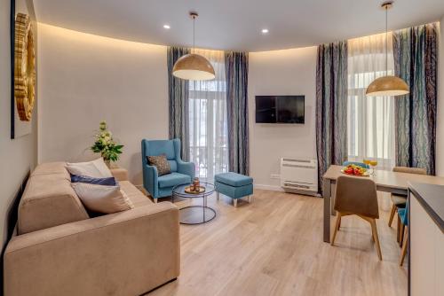 Royal Theatre Apartment